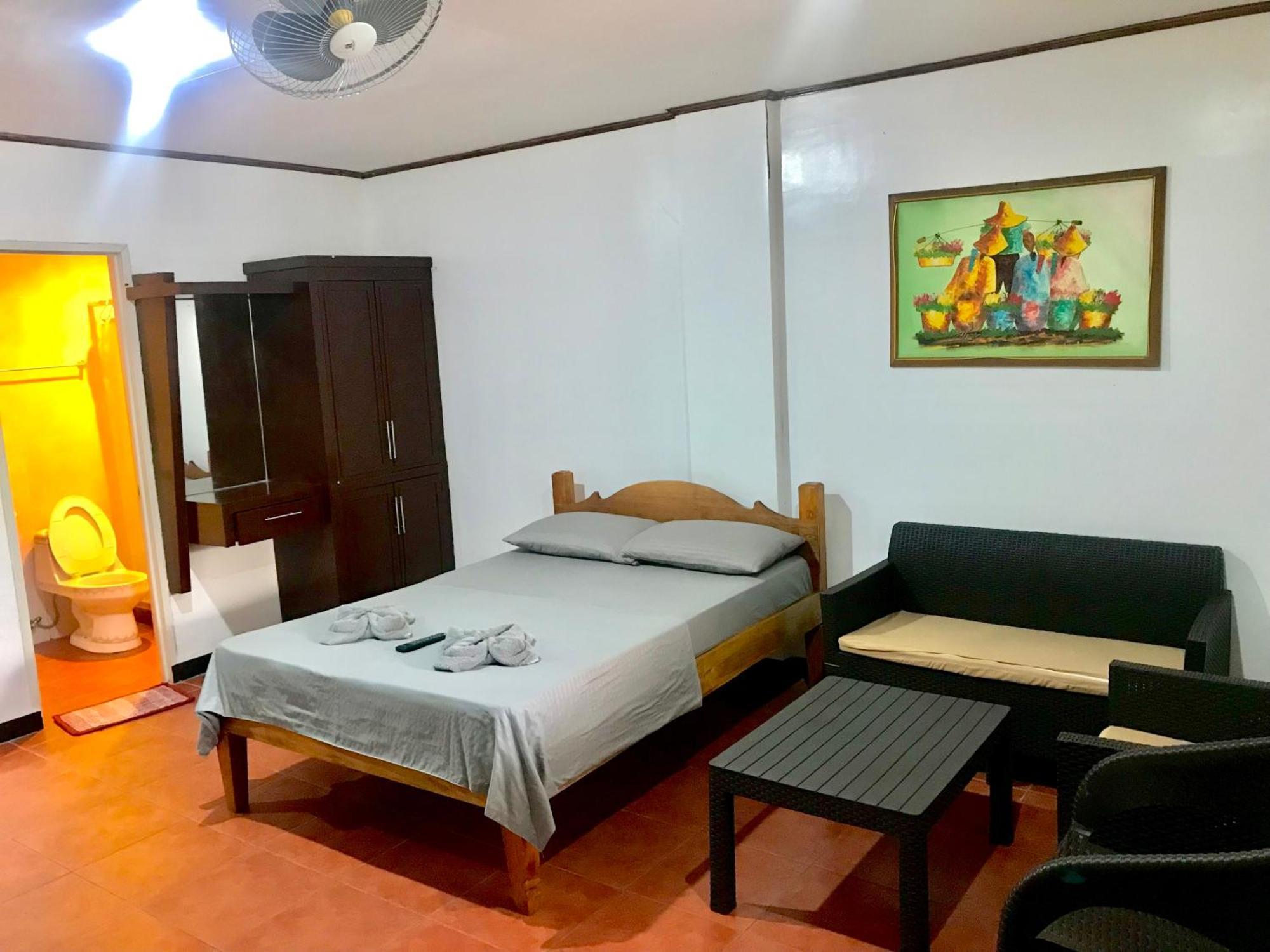 Badladz Staycation Condos Puerto Galera Eksteriør billede