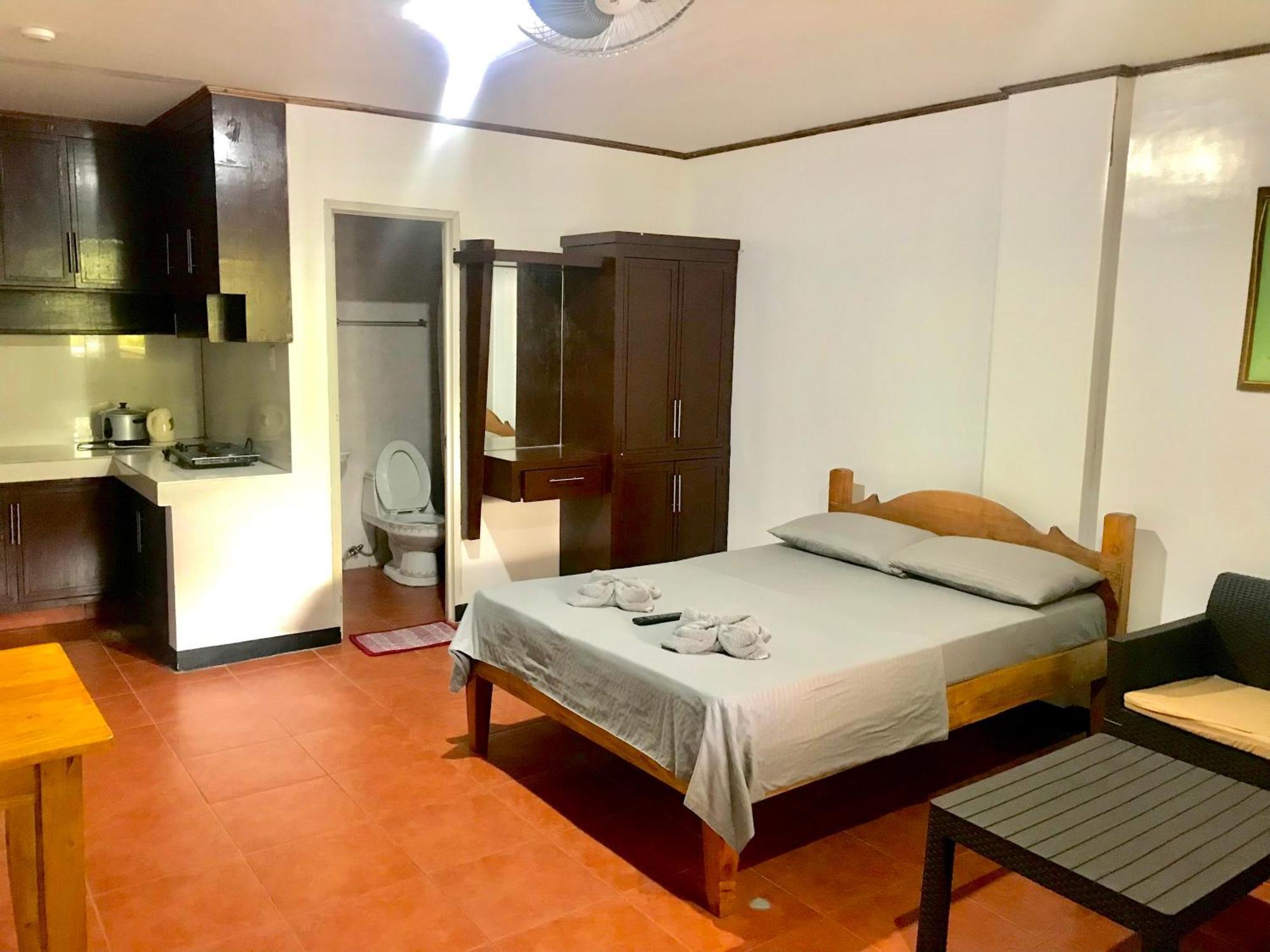 Badladz Staycation Condos Puerto Galera Eksteriør billede