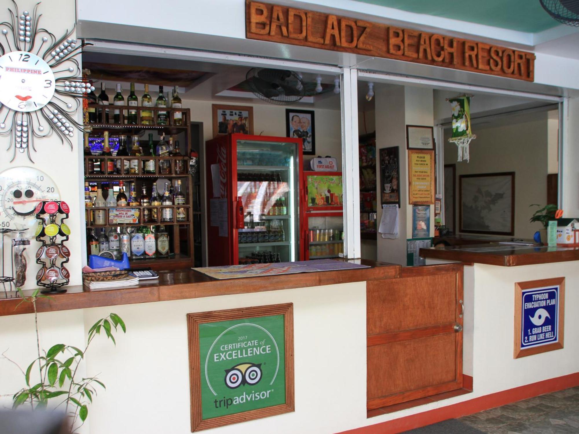 Badladz Staycation Condos Puerto Galera Eksteriør billede